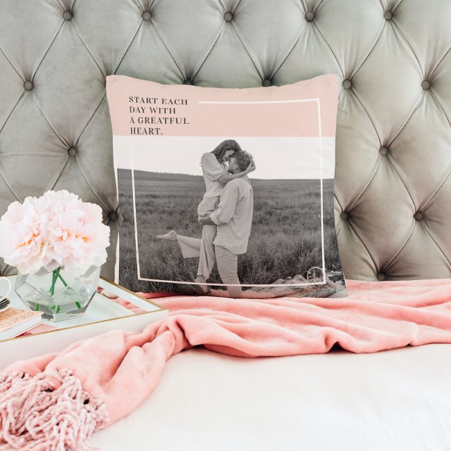 Cojín Decorativo Foto moderna Pastel de regalo de la familia rosa (Subido por el creador)