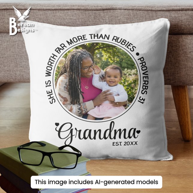 Cojín Decorativo Foto personalizable ABUELA ESTABLECIDA (GRANDMA ESTABLISHED custom photo throw pillow in WHITE with customizable Christian text.)
