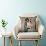 Cojín Decorativo Foto simple minimalista Primera Navidad Elegante<br><div class="desc">almohada moderna de vacaciones con un diseño sencillo y mínimo con "primeros Navidades" en un guión elegante sobre tu foto favorita. Utilice la plantilla para añadir "casados" o comprometidos". La parte posterior tiene una segunda imagen y detalles adicionales. Este Navidad minimalista neutral lanza almohada es genial para una pareja recién...</div>