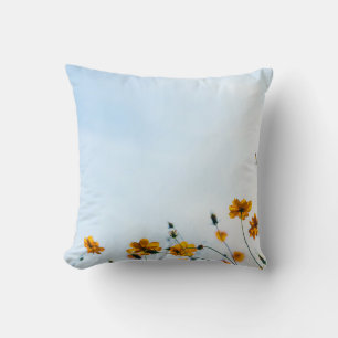 Cojín Decorativo Fotografía cercana de las flores amarillas