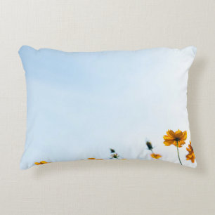 Cojín Decorativo Fotografía cercana de las flores amarillas