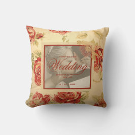 Cojín Decorativo Fotografía de boda personalizada con rosa roja rús