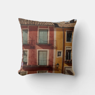 COJÍN DECORATIVO FOTOGRAFÍA DE CONSTRUCCIÓN DE CONCRETOS ROJOS Y