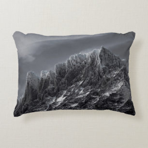 COJÍN DECORATIVO FOTOGRAFÍA DE GRAYSCALE DE MONTAÑA