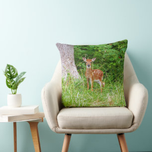Cojín Decorativo Fotografía de la naturaleza de cervatillo en el bo