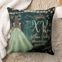 Fotografía de Quinceañera verde encantada con el s