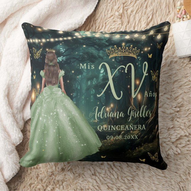 Cojín Decorativo Fotografía de Quinceañera verde encantada con el s (Manta)