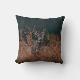 COJÍN DECORATIVO FOTOGRAFÍA DE WILDLIFE DE CERVEZA GRIS RODEADA POR