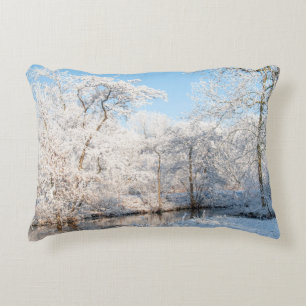 Cojín Decorativo Fotografía del Creek River Snow Trees de la nieve