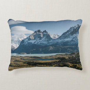 COJÍN DECORATIVO FOTOGRAFÍA DEL PAISAJE DE MONTAÑA NEGRA Y BLANCA