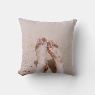 Cojín Decorativo Fotografía selectiva de los pies con tatuaje