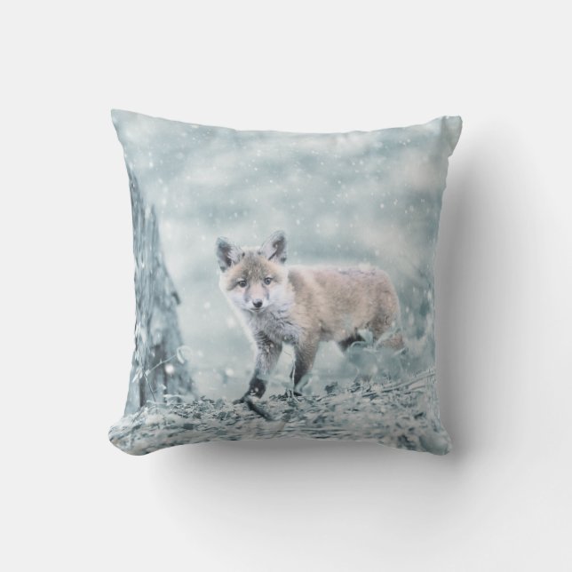 Cojín Decorativo Fox Cub en la nieve (Anverso)