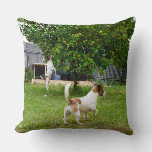 Cojín Decorativo Fox Terrier Saltando A Un Árbol,