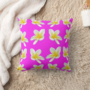 Cojín Decorativo Frangipani Rubor: Frangipani amarillo florece en r