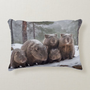 Cojín Decorativo Frozen Burrow: Familia Wombat australiana,