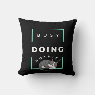 COJÍN DECORATIVO FUNNY CAT BUSY NO HACE NADA