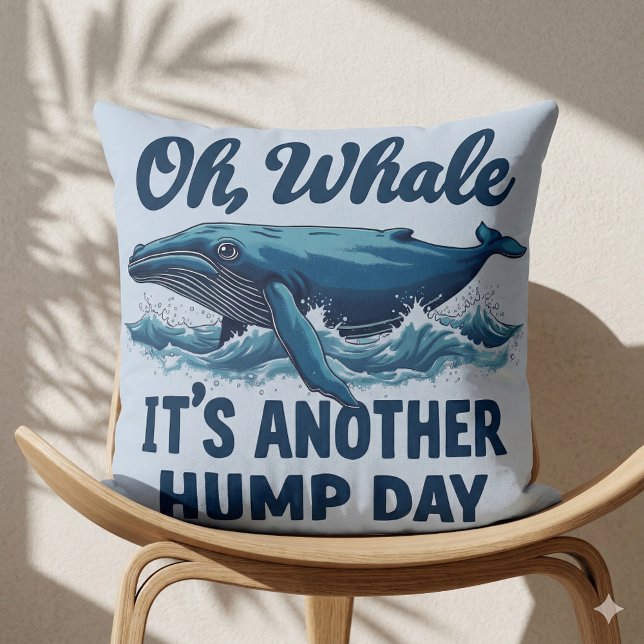 Cojín Decorativo Funny Whale Pun "Oh Whale" Diseño de Hump Day (Funny Whale Pun Oh Whale Hump Day Design Throw Pillow Mockup A)