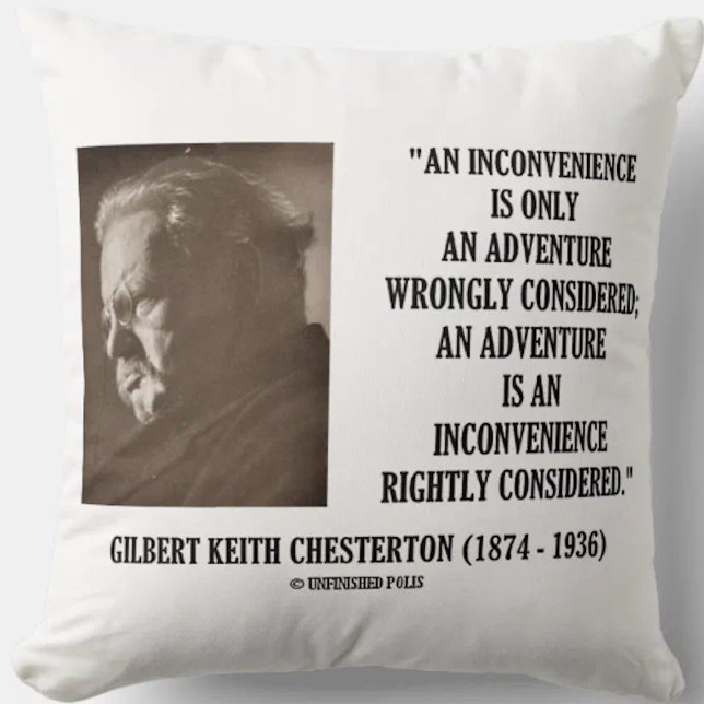 Cojín Decorativo G.K. Aventura por inconvenientes de Chesterton (Throw pillow featuring G.K. Chesterton's  funny comparison of inconvenience and adventure)