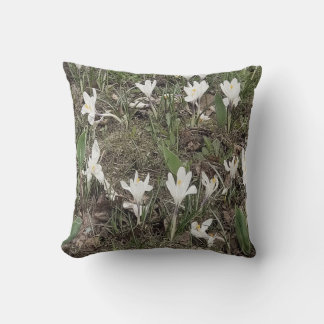 Cojín Decorativo Galanthus en hierba de primavera