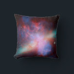 Cojín Decorativo Galaxy M82<br><div class="desc">Esta imagen muestra una impresionante vista de una galaxia Starburst producida por telescopios espaciales. El M82 es una galaxia a unos 12 millones de años luz de la Tierra que está experimentando un estallido de formación de estrellas. Los rayos X de Chandra (azul) muestran que el gas se saca del...</div>