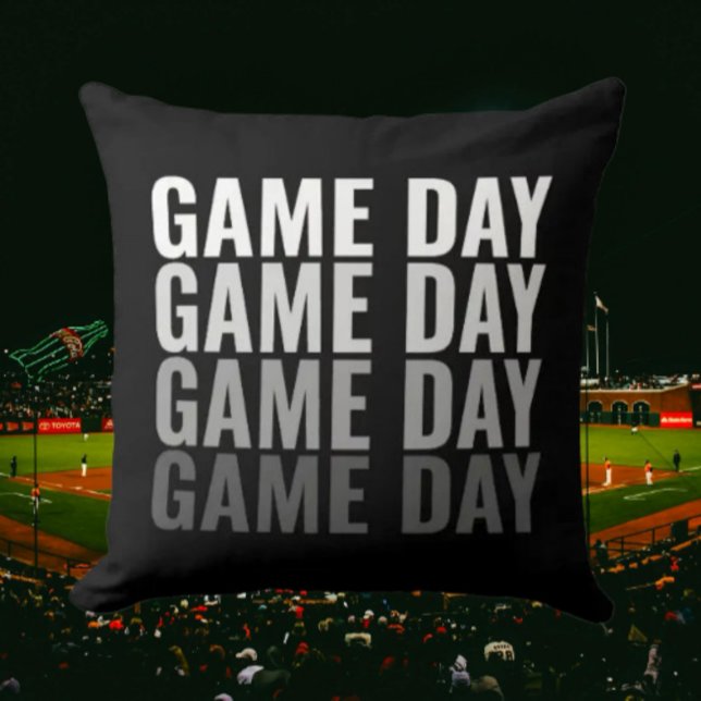Cojín Decorativo “Game Day Repeat” Bold Throw Pillow (Subido por el creador)