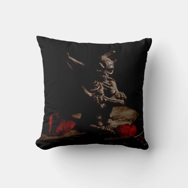 Cojín Decorativo Gargoyle con alas esquelético pensativo (Anverso)