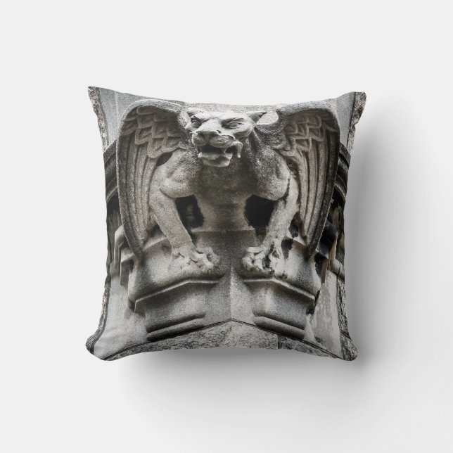 Cojín Decorativo Gargoyle Pillow (Anverso)