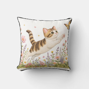 Cojín Decorativo Gatito Bordado Persiguiendo Mariposa en Flor Silve