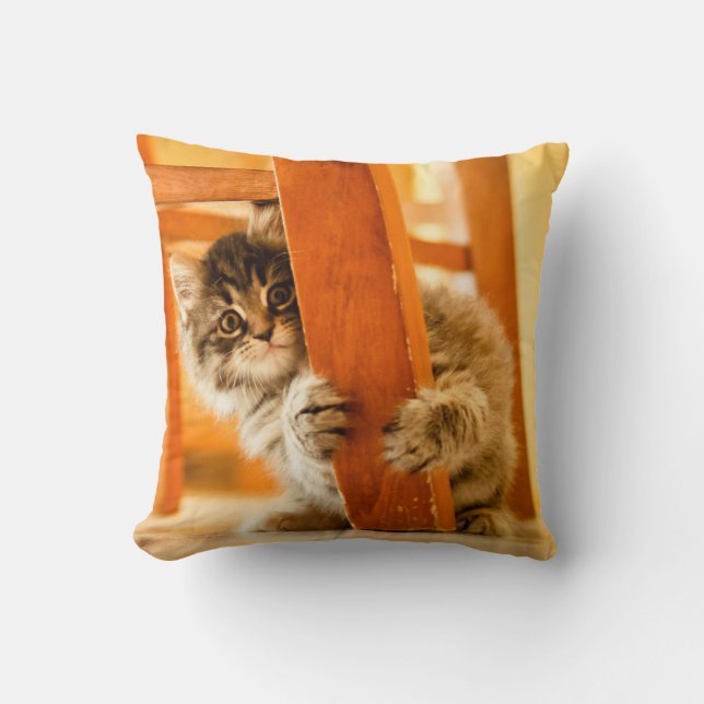 Cojín Decorativo Gatito debajo de la silla (Anverso)