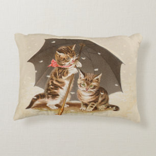 Cojín Decorativo Gatitos antiguos bajo paraguas arte de gato antigu
