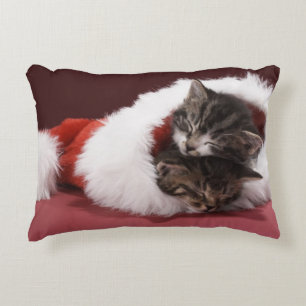 Cojín Decorativo Gatitos dormidos junto en gorra del navidad