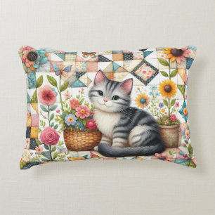 Cojín Decorativo Gato Adorable en Colcha Floral Cottagecore