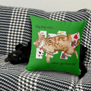 Cojín Decorativo Gato atigrado naranja divertido jugando cartas de 