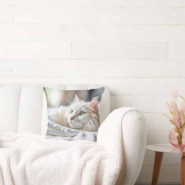 Cojín Decorativo Gato Blanco En Una Monta Blanca (Sofá)