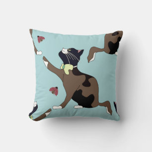 Cojín Decorativo Gato con lazo atrapa mariquita.