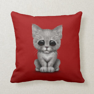 Cojín Decorativo Gato gris lindo triste del gatito en rojo