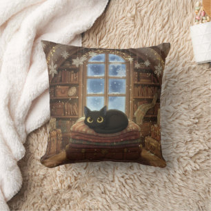 Cojín Decorativo Gato negro caprichoso vintage en el ático