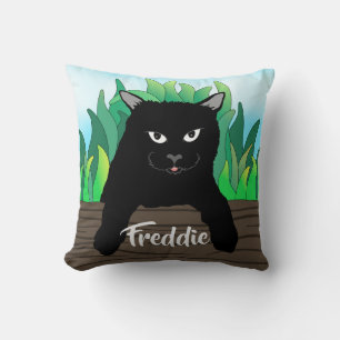 Cojín Decorativo Gato negro en la valla con hierba verde, espalda s