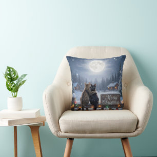 Cojín Decorativo Gatos de Navidad abrazándose en una valla nevada