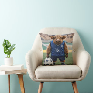 Cojín Decorativo "Getter de gol: Vaca de Highland vestida para el f