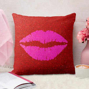 Cojín Decorativo Gigantes labios rosas brillantes sobre fondo purpu