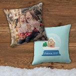 COJÍN DECORATIVO GINGERBREAD HOTEL SNOW GLOBE<br><div class="desc">Casa de jengibre en un globo de nieve para la memoria perfecta de los Navidades</div>