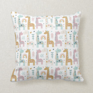 Cojín Decorativo Giraffe y fondo arcoiris