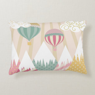 Cojín Decorativo Globo de aire caliente rosa y escena de montaña