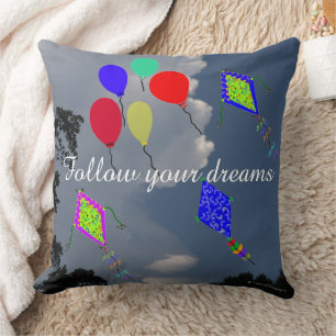 Cojín Decorativo Globos Kite Volando Nubes Fluffy 20" x 20"