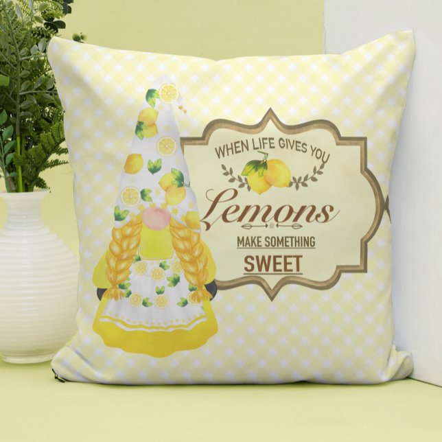 Cojín Decorativo Gnome Chica y lemones (Subido por el creador)