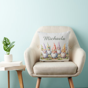 Cojín Decorativo Gnomos de primavera en una pradera