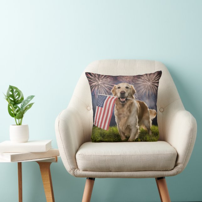 Cojín Decorativo Golden Retriever con bandera estadounidense (Silla)