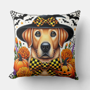 Cojín Decorativo Golden Retriever con sombrero de bruja junto a cal