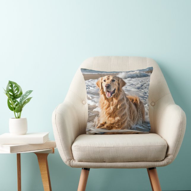 Cojín Decorativo Golden Retriever In Beach Wave (Silla)